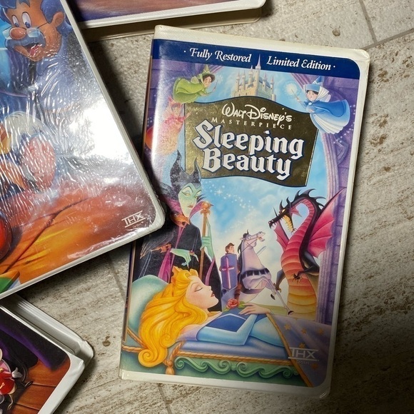 Set of 5 Disney VHS tapes.Pinocchio new in package - Picture 6 of 15